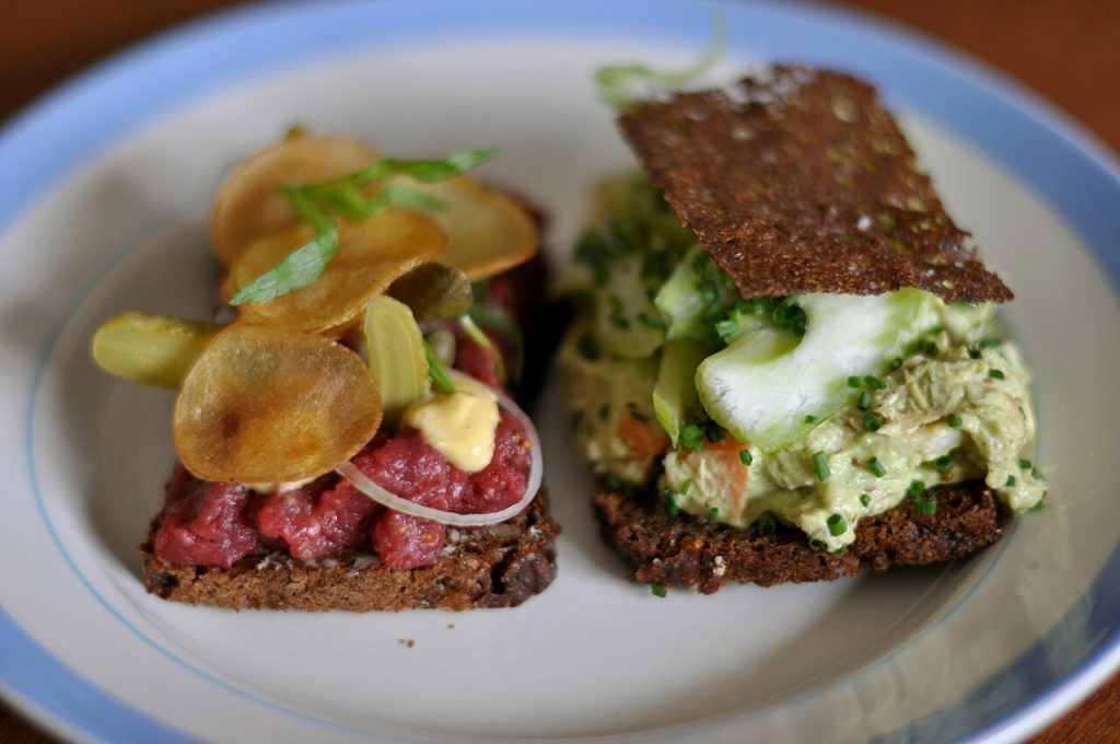 Smørrebrød på rugbrød